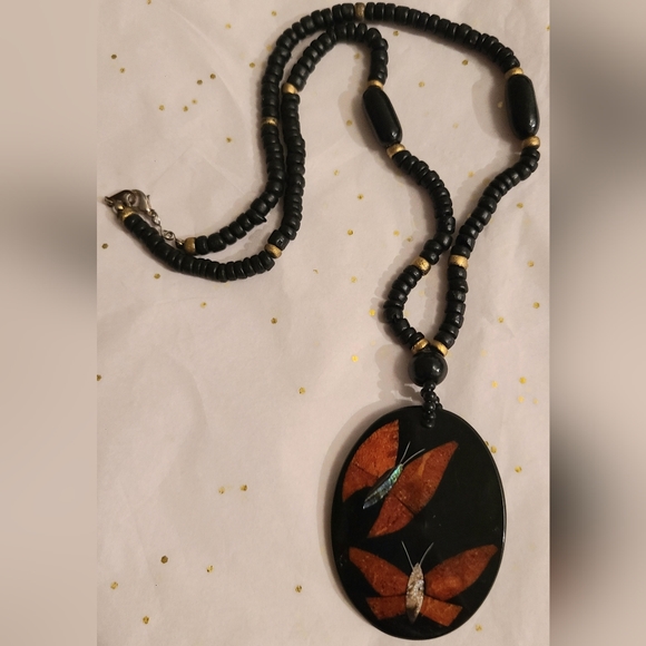 VINTAGE WOOD BEADED RESIN PENDANT BUTTERFLY MOTHER OF PEARL NECKLACE - Picture 2 of 16